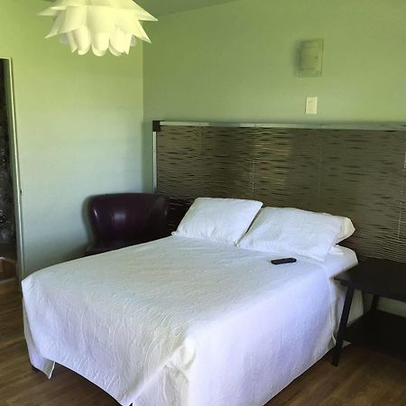 Rooms At The Pecan Olmito Extérieur photo
