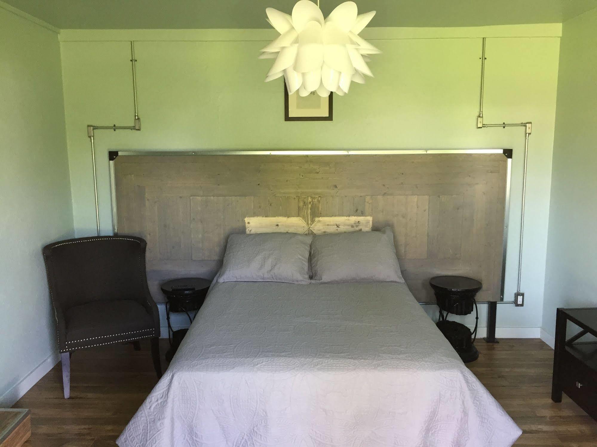 Rooms At The Pecan Olmito Extérieur photo