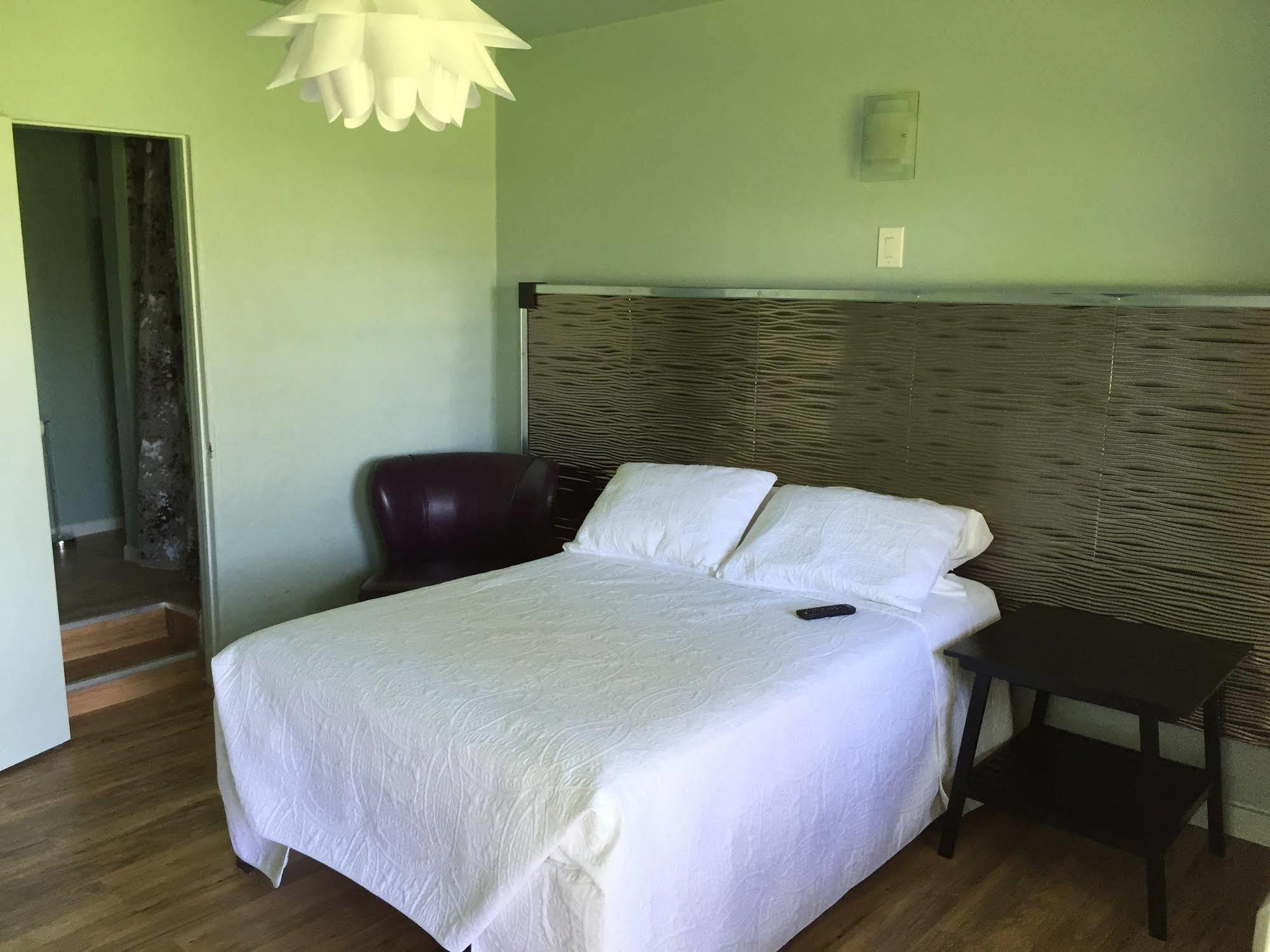 Rooms At The Pecan Olmito Extérieur photo