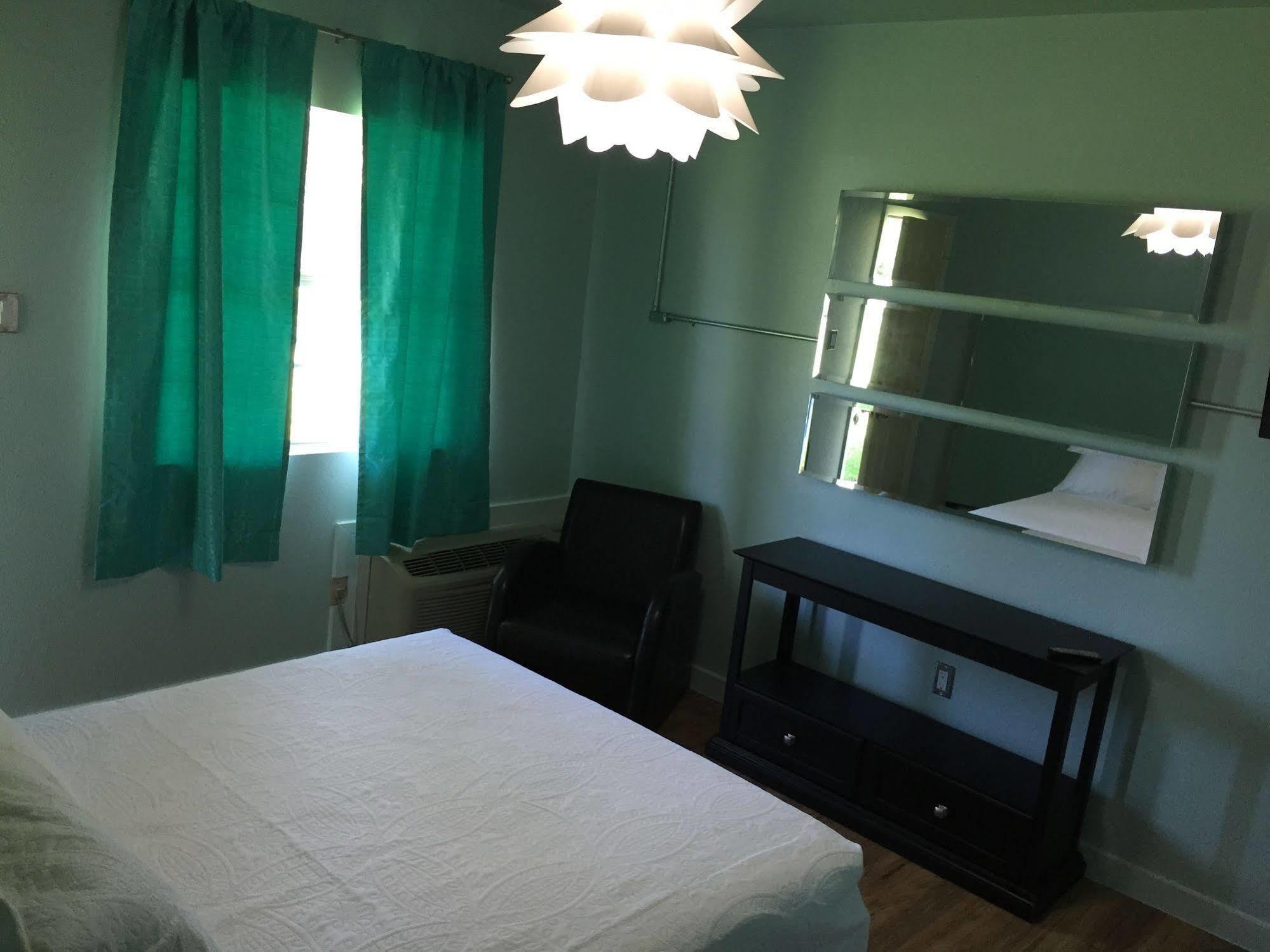 Rooms At The Pecan Olmito Extérieur photo